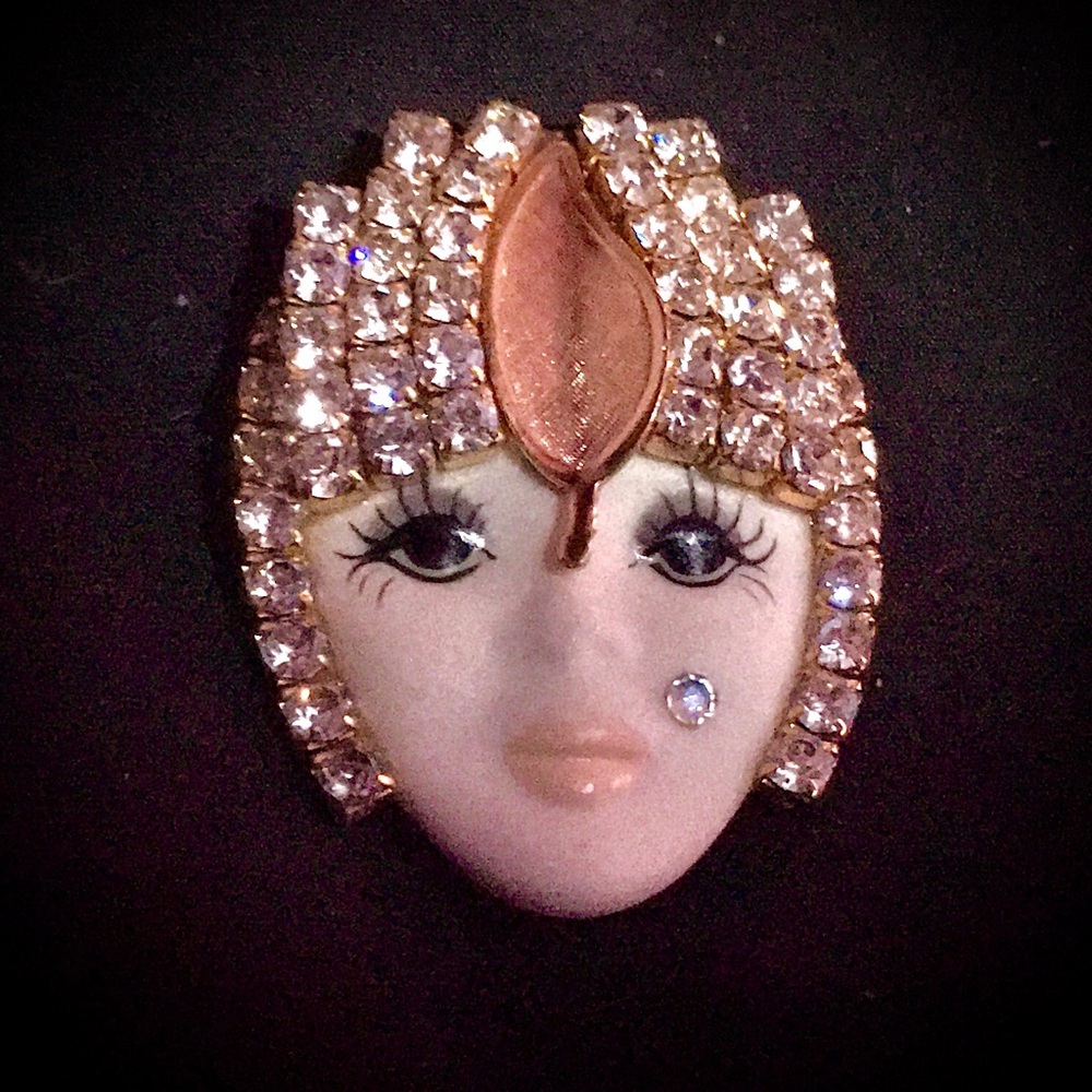 Elegant Vintage Morningstar Crystal Brooch - Picture 7 of 10
